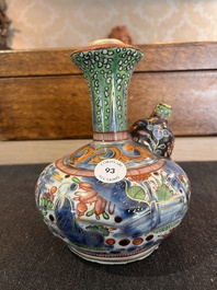 Kendi en porcelaine de Chine bleu et blanc surd&eacute;cor&eacute; &agrave; d&eacute;cor floral, Wanli et post&eacute;rieur