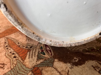 Paire de vases en porcelaine de Chine famille rose de Canton &agrave; d&eacute;cor floral et de sc&egrave;nes de palais, 19&egrave;me si&egrave;cle