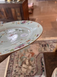 Huit assiettes en porcelaine de Chine famille rose &agrave; d&eacute;cor floral, 18&egrave;me si&egrave;cle