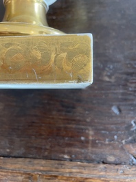 Paire de vases en porcelaine de Paris polychrome et dor&eacute;e &agrave; d&eacute;cor de sc&egrave;nes d'apr&egrave;s Teniers, France, 19&egrave;me si&egrave;cle