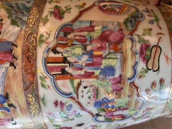 Paire de vases en porcelaine de Chine famille rose de Canton &agrave; d&eacute;cor floral et de sc&egrave;nes de palais, 19&egrave;me si&egrave;cle