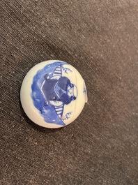 Cinq vases en porcelaine de Chine en bleu et blanc, famille rose et famille verte, 19&egrave;me/20&egrave;me si&egrave;cle