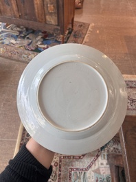 Huit assiettes en porcelaine de Chine famille rose &agrave; d&eacute;cor floral, 18&egrave;me si&egrave;cle