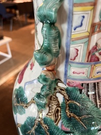 Vase en porcelaine de Chine famille rose &agrave; sujet narratif, 19&egrave;me si&egrave;cle