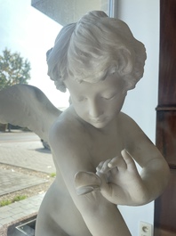 Cl&eacute;ment-L&eacute;opold Steiner (1853-1899): Groupe en marbre blanc repr&eacute;sentant l'Amour jouant avec un papillon