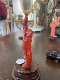 Deux figures de Shou Lao et Lan Cai He en corail rouge sculpt&eacute;, Chine, 19&egrave;me/20&egrave;me si&egrave;cle