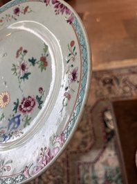 Huit assiettes en porcelaine de Chine famille rose &agrave; d&eacute;cor floral, 18&egrave;me si&egrave;cle