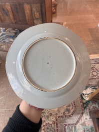 Huit assiettes en porcelaine de Chine famille rose &agrave; d&eacute;cor floral, 18&egrave;me si&egrave;cle