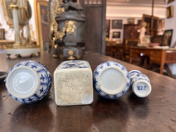 Collection vari&eacute;e en porcelaine de Chine bleu et blanc, Kangxi et post&eacute;rieur