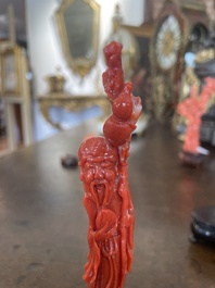 Deux figures de Shou Lao et Lan Cai He en corail rouge sculpt&eacute;, Chine, 19&egrave;me/20&egrave;me si&egrave;cle