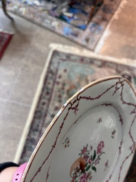 Huit assiettes en porcelaine de Chine famille rose &agrave; d&eacute;cor floral, 18&egrave;me si&egrave;cle