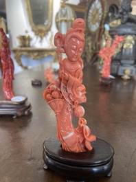 Deux figures de Shou Lao et Lan Cai He en corail rouge sculpt&eacute;, Chine, 19&egrave;me/20&egrave;me si&egrave;cle