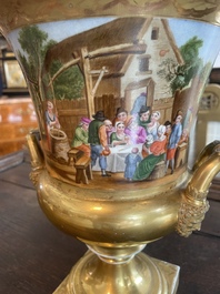 Paire de vases en porcelaine de Paris polychrome et dor&eacute;e &agrave; d&eacute;cor de sc&egrave;nes d'apr&egrave;s Teniers, France, 19&egrave;me si&egrave;cle