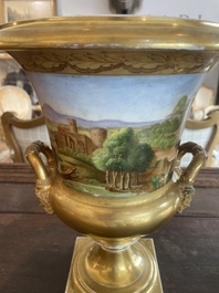 Paire de vases en porcelaine de Paris polychrome et dor&eacute;e &agrave; d&eacute;cor de sc&egrave;nes d'apr&egrave;s Teniers, France, 19&egrave;me si&egrave;cle