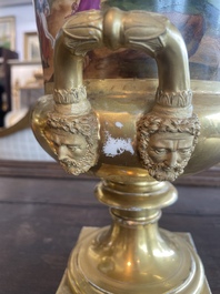 Paire de vases en porcelaine de Paris polychrome et dor&eacute;e &agrave; d&eacute;cor de sc&egrave;nes d'apr&egrave;s Teniers, France, 19&egrave;me si&egrave;cle