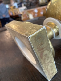 Paire de vases en porcelaine de Paris polychrome et dor&eacute;e &agrave; d&eacute;cor de sc&egrave;nes d'apr&egrave;s Teniers, France, 19&egrave;me si&egrave;cle