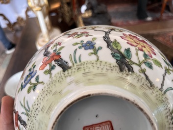 Deux bols en porcelaine de Chine famille rose, marque et &eacute;poque de Tongzhi