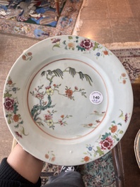 Huit assiettes en porcelaine de Chine famille rose &agrave; d&eacute;cor floral, 18&egrave;me si&egrave;cle