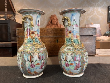 Trois paires de vases en porcelaine de Chine famille rose de Canton &agrave; d&eacute;cor floral et de sc&egrave;nes de palais, 19&egrave;me si&egrave;cle
