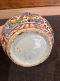 Kendi en porcelaine de Chine bleu et blanc surd&eacute;cor&eacute; &agrave; d&eacute;cor floral, Wanli et post&eacute;rieur