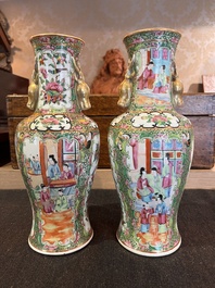 Trois paires de vases en porcelaine de Chine famille rose de Canton &agrave; d&eacute;cor floral et de sc&egrave;nes de palais, 19&egrave;me si&egrave;cle