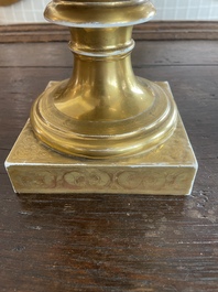Paire de vases en porcelaine de Paris polychrome et dor&eacute;e &agrave; d&eacute;cor de sc&egrave;nes d'apr&egrave;s Teniers, France, 19&egrave;me si&egrave;cle