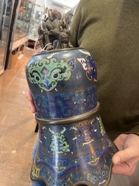 Gong en &eacute;maux cloisonn&eacute;s dans son support en bois sculpt&eacute;, Chine, 19&egrave;me/20&egrave;me si&egrave;cle