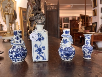 Collection vari&eacute;e en porcelaine de Chine bleu et blanc, Kangxi et post&eacute;rieur