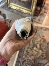 Importante figure d'une femme &agrave; l'enfant en porcelaine de Chine famille verte, 19&egrave;me si&egrave;cle