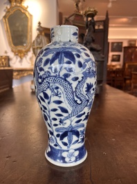 Collection vari&eacute;e en porcelaine de Chine bleu et blanc, Kangxi et post&eacute;rieur