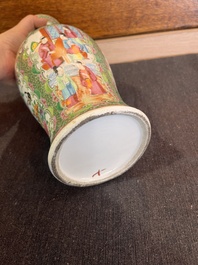 Trois paires de vases en porcelaine de Chine famille rose de Canton &agrave; d&eacute;cor floral et de sc&egrave;nes de palais, 19&egrave;me si&egrave;cle