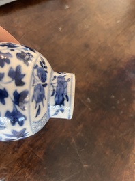 Collection vari&eacute;e en porcelaine de Chine bleu et blanc, Kangxi et post&eacute;rieur