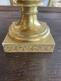 Paire de vases en porcelaine de Paris polychrome et dor&eacute;e &agrave; d&eacute;cor de sc&egrave;nes d'apr&egrave;s Teniers, France, 19&egrave;me si&egrave;cle
