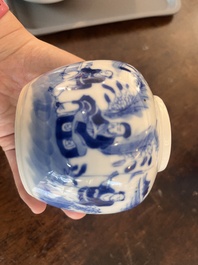 Collection vari&eacute;e en porcelaine de Chine bleu et blanc, Kangxi et post&eacute;rieur