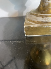 Paire de beaux vases Empire en porcelaine de Paris dor&eacute;e et polychrome &agrave; d&eacute;cor de paysages anim&eacute;s, France, premi&egrave;re moiti&eacute; du 19&egrave;me si&egrave;cle