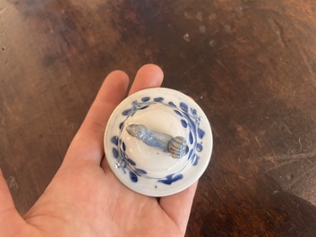 Collection vari&eacute;e en porcelaine de Chine bleu et blanc, Kangxi et post&eacute;rieur