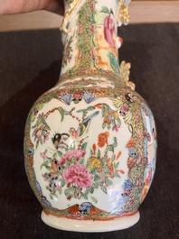 Trois paires de vases en porcelaine de Chine famille rose de Canton &agrave; d&eacute;cor floral et de sc&egrave;nes de palais, 19&egrave;me si&egrave;cle