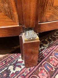 Jean Joseph Chapuis (1765-1864): Buffet Empire de forme demi-lune en placage d'acajou flamm&eacute; aux montures en bronze et dessus en marbre