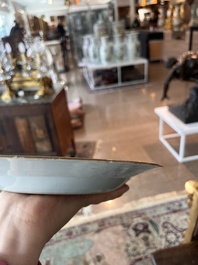 Huit assiettes en porcelaine de Chine famille rose &agrave; d&eacute;cor floral, 18&egrave;me si&egrave;cle