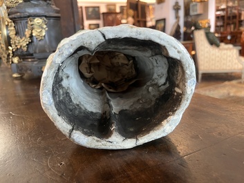 Importante figure d'une femme &agrave; l'enfant en porcelaine de Chine famille verte, 19&egrave;me si&egrave;cle