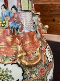 Trois paires de vases en porcelaine de Chine famille rose de Canton &agrave; d&eacute;cor floral et de sc&egrave;nes de palais, 19&egrave;me si&egrave;cle