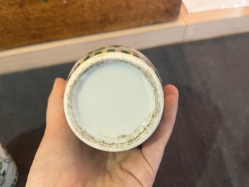 Cinq vases en porcelaine de Chine en bleu et blanc, famille rose et famille verte, 19&egrave;me/20&egrave;me si&egrave;cle