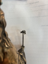 Reliquaire en forme de la Vierge &agrave; l'Enfant sur un tr&ocirc;ne de style n&eacute;ogothique en argent, probablement Hanau, Allemagne, 19&egrave;me si&egrave;cle