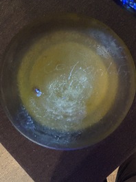 &Eacute;mile Gall&eacute; (1846-1904, &agrave; la mani&egrave;re de): Vase de style Art nouveau en verre cam&eacute;e vert &agrave; d&eacute;cor d'&eacute;l&eacute;phants, 20&egrave;me si&egrave;cle