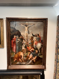 Ecole flamande: Soldats romains se battent pour un jeu de d&eacute;s devant le Christ en croix, huile sur panneau, 16&egrave;me si&egrave;cle