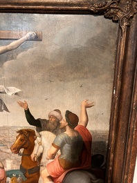 Ecole flamande: Soldats romains se battent pour un jeu de d&eacute;s devant le Christ en croix, huile sur panneau, 16&egrave;me si&egrave;cle