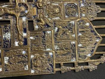 Croix d'ic&ocirc;ne et ic&ocirc;ne de voyage en quatre parties en bronze &eacute;maill&eacute;, Russie, 19&egrave;me/20&egrave;me si&egrave;cle