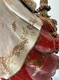 Eugenio Pattarino (1885-1971): La Vierge ador&eacute;e par des anges, terre cuite polychrome et dor&eacute;e