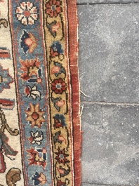 Tapis oriental de type Qom (Qum/Ghom) &agrave; d&eacute;cor floral, laine sur coton, deuxi&egrave;me quart du 20&egrave;me si&egrave;cle