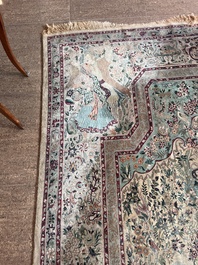 Tapis oriental de type Tabriz &agrave; d&eacute;cor de sc&egrave;nes anim&eacute;es, laine sur coton, 20&egrave;me si&egrave;cle